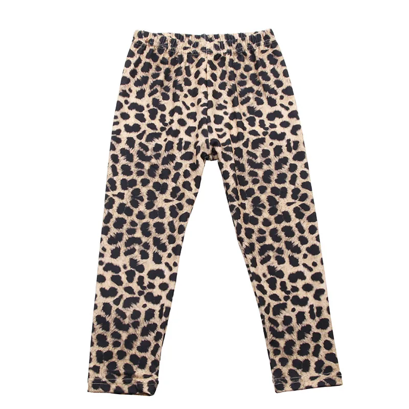Cozy family in matching bamboo pajamas showcasing sustainable and soft sleepwear. Perfect for B2B wholesale buyers seeking eco-friendly apparel options.