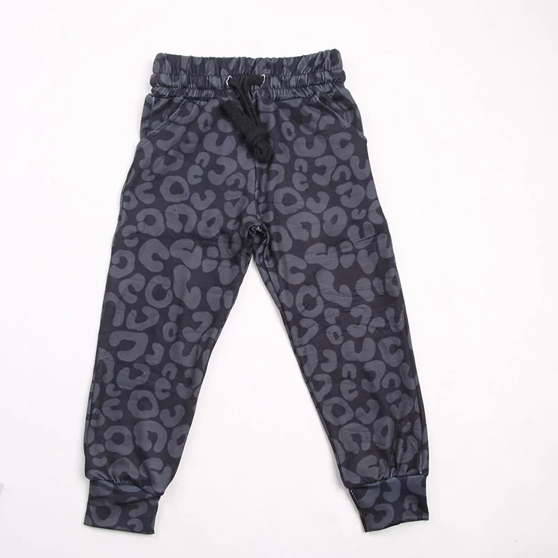 Soft bamboo kids' pajamas in vibrant designs, perfect for B2B wholesale. Sustainable, comfortable clothing ideal for retailers and bulk buyers.